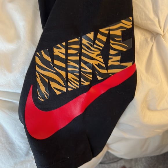 Nike Crop Leggings - Picture 2 of 3
